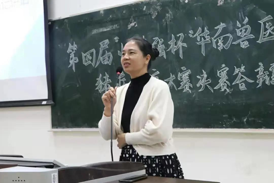 易晖副书记讲话.jpg 易晖副书记讲话.jpg