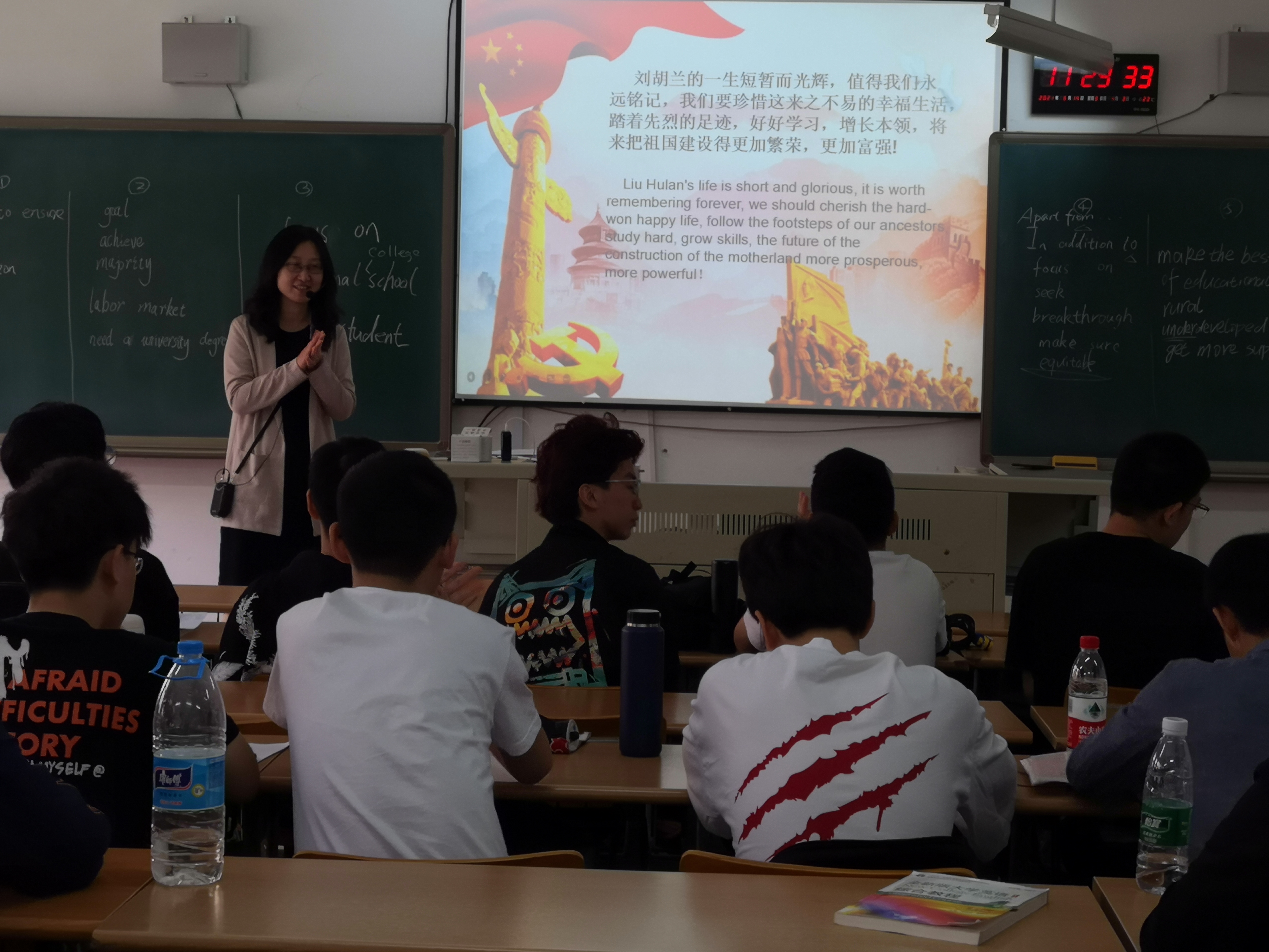 向刘胡兰学习---宁笳老师的课堂.jpg 向刘胡兰学习---宁笳老师的课堂.jpg