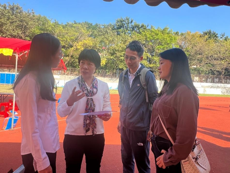 图3 支部党员与我系21级毕业班同学交流 图3 支部党员与我系21级毕业班同学交流