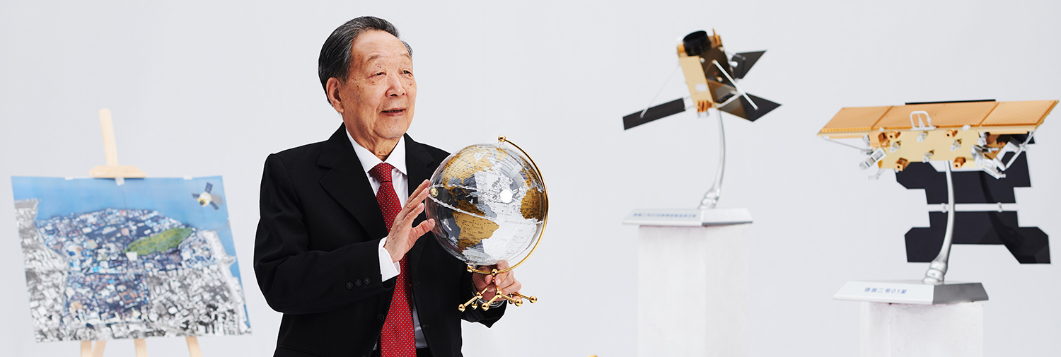 图9 2024年6月,李德仁院士获评2023年度国家最高科学技术奖 图9 2024年6月,李德仁院士获评2023年度国家最高科学技术奖