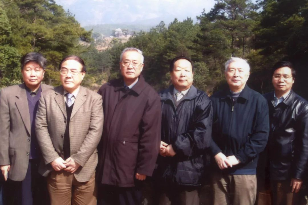 图17 六院士同上一门《测绘学概论》的事迹受到社会广泛关注 图17 六院士同上一门《测绘学概论》的事迹受到社会广泛关注