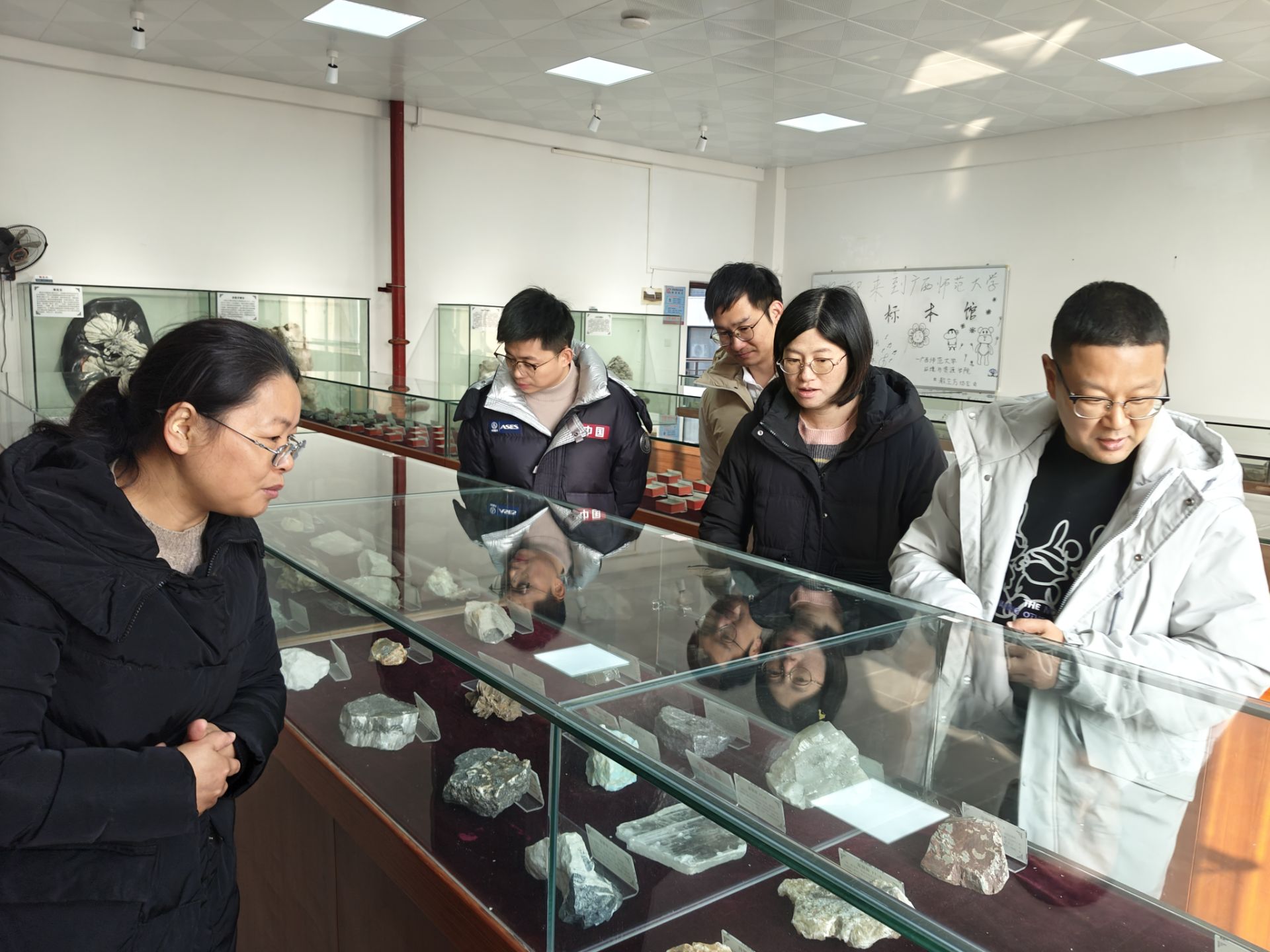 讲解员讲解 讲解员讲解