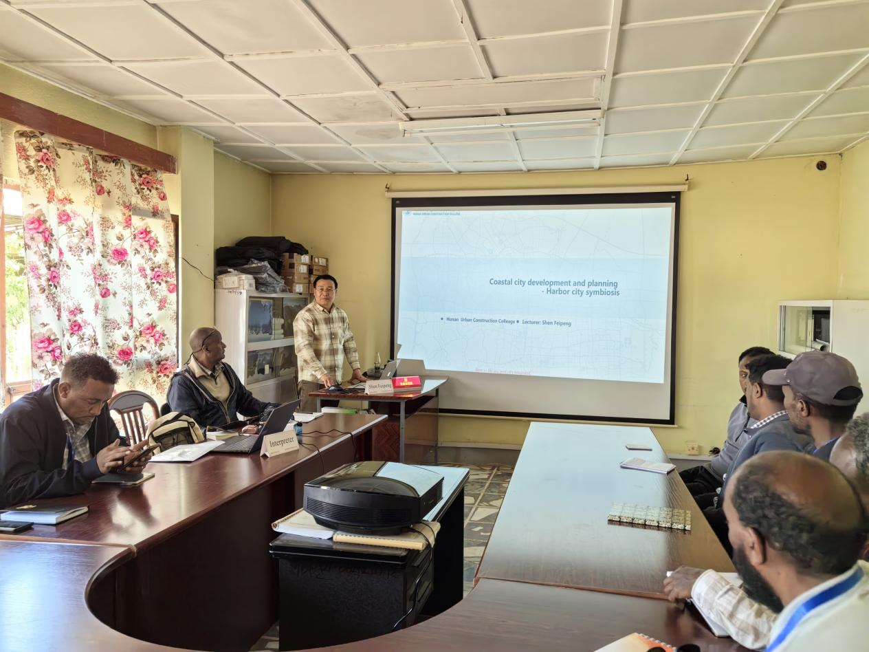 申飞鹏同志讲授滨海城市发展与规划主题 申飞鹏同志讲授滨海城市发展与规划主题