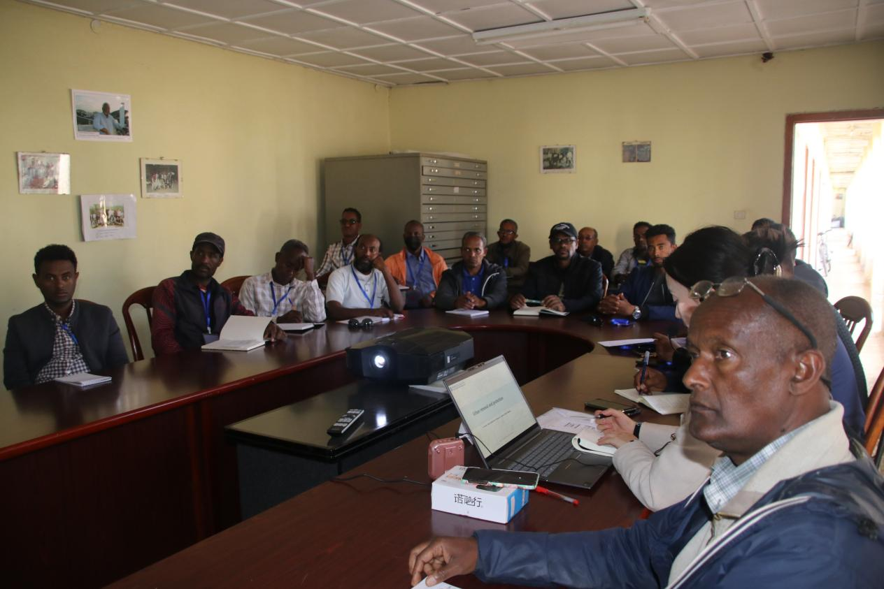 学员就阿斯马拉基础设施建设发展方向与专家展开热烈讨论 学员就阿斯马拉基础设施建设发展方向与专家展开热烈讨论