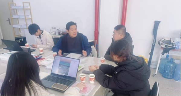 图3 航天晨光股份有限公司师生参与科研 图3 航天晨光股份有限公司师生参与科研