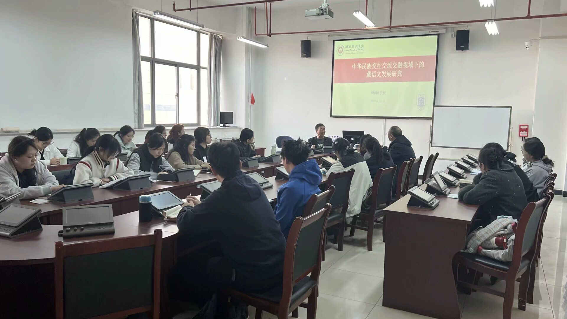 周润年教授讲座照片2 周润年教授讲座照片2