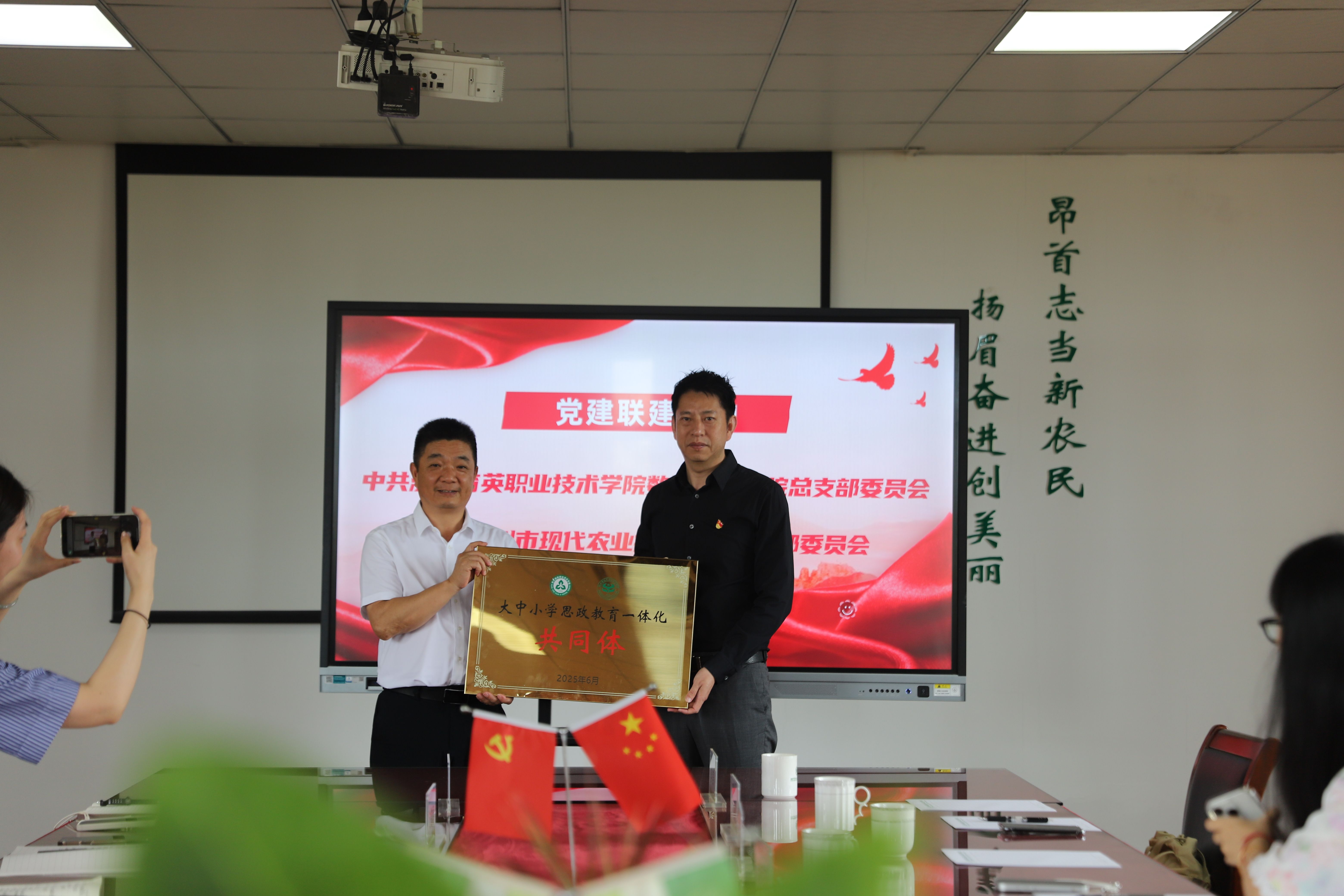 IMG_9872(1) IMG_9872(1)