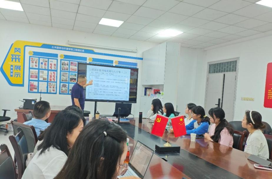 图1 会议现场 图1 会议现场