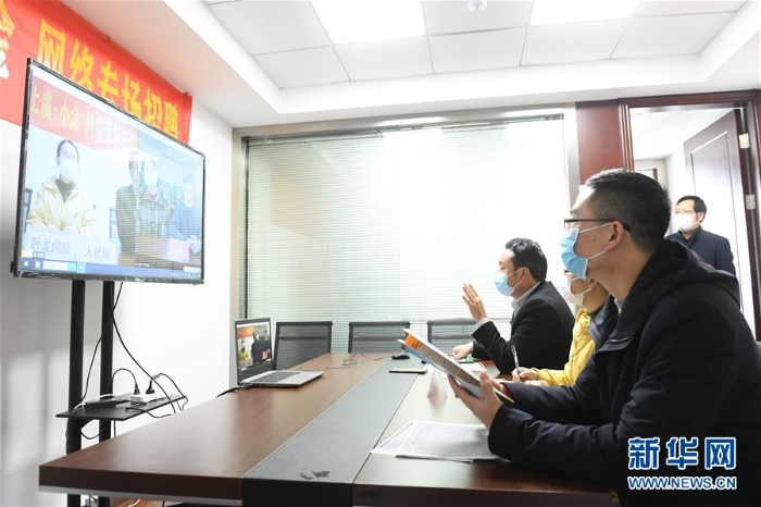 (新华全媒头条·迎接两会特别报道·图文互动)(11)不同寻常的两会 万众一心的力量——写在2020年全国两会召开之际