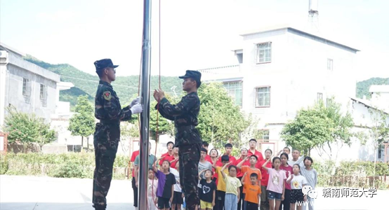15-“红土” 志愿服务队选派两名志愿者升国旗_UUID11357 15-“红土” 志愿服务队选派两名志愿者升国旗_UUID11357