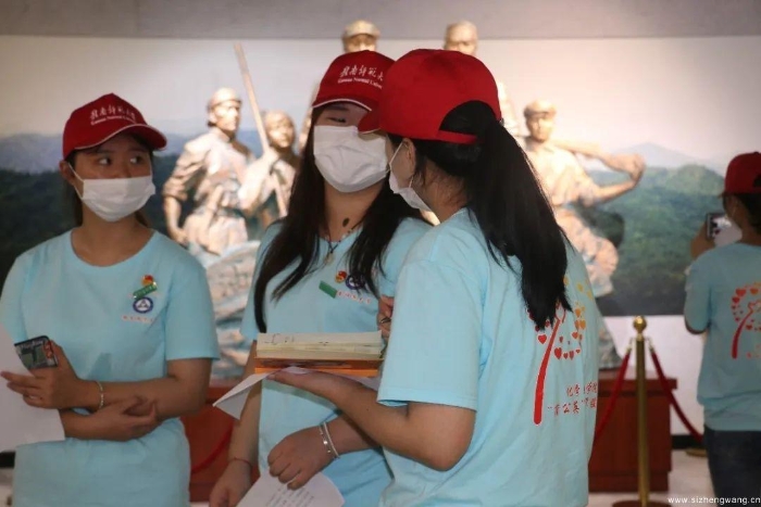 16-志愿者们一起交流心得_UUID11357 16-志愿者们一起交流心得_UUID11357