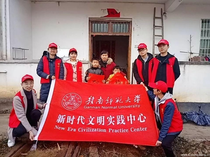 19-赣南师范大学地理与环境工程学院“一滴水”志愿者服务队送春联_UUID11357 19-赣南师范大学地理与环境工程学院“一滴水”志愿者服务队送春联_UUID11357