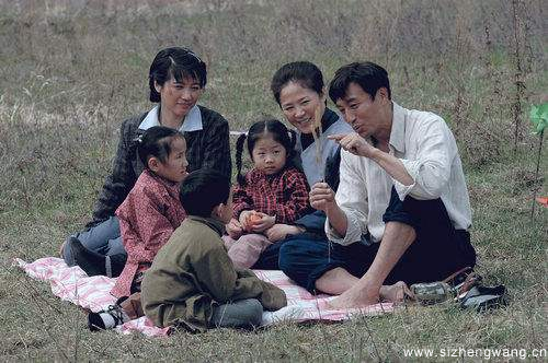 2.焦裕禄一家在大连(《焦裕禄》)剧照(图源网络)_UUID22668 2.焦裕禄一家在大连(《焦裕禄》)剧照(图源网络)_UUID22668