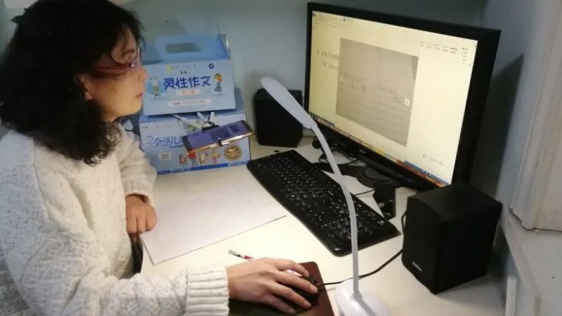 教师直播上课.jpg 教师直播上课.jpg