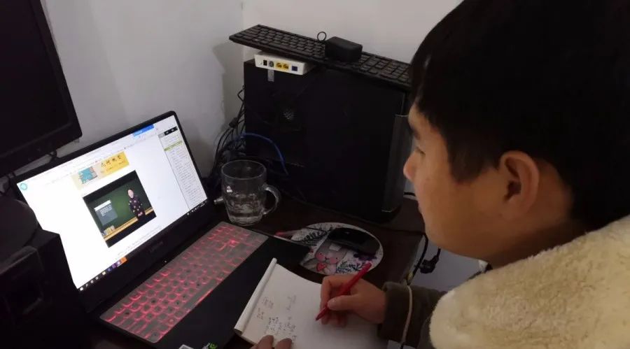 学生学习1.jpg 学生学习1.jpg