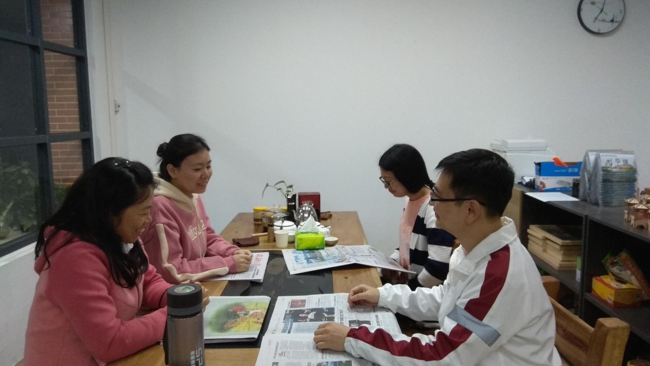 2019年12月2日潘强和王志华与19及18电商学生代表交流.jpg 2019年12月2日潘强和王志华与19及18电商学生代表交流.jpg