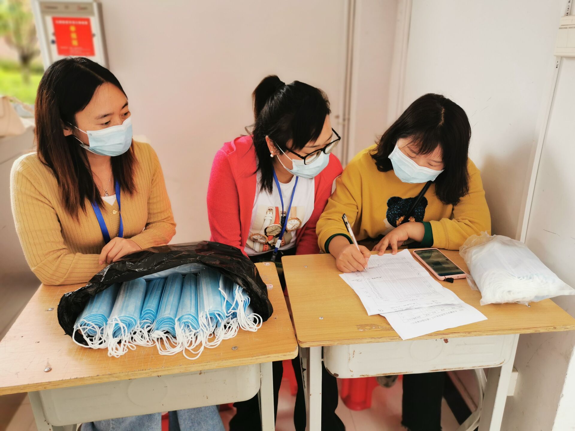 副院长龙洁参与服务.jpg 副院长龙洁参与服务.jpg