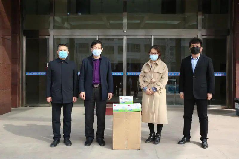 陈春梅同志捐赠口罩.jpg 陈春梅同志捐赠口罩.jpg