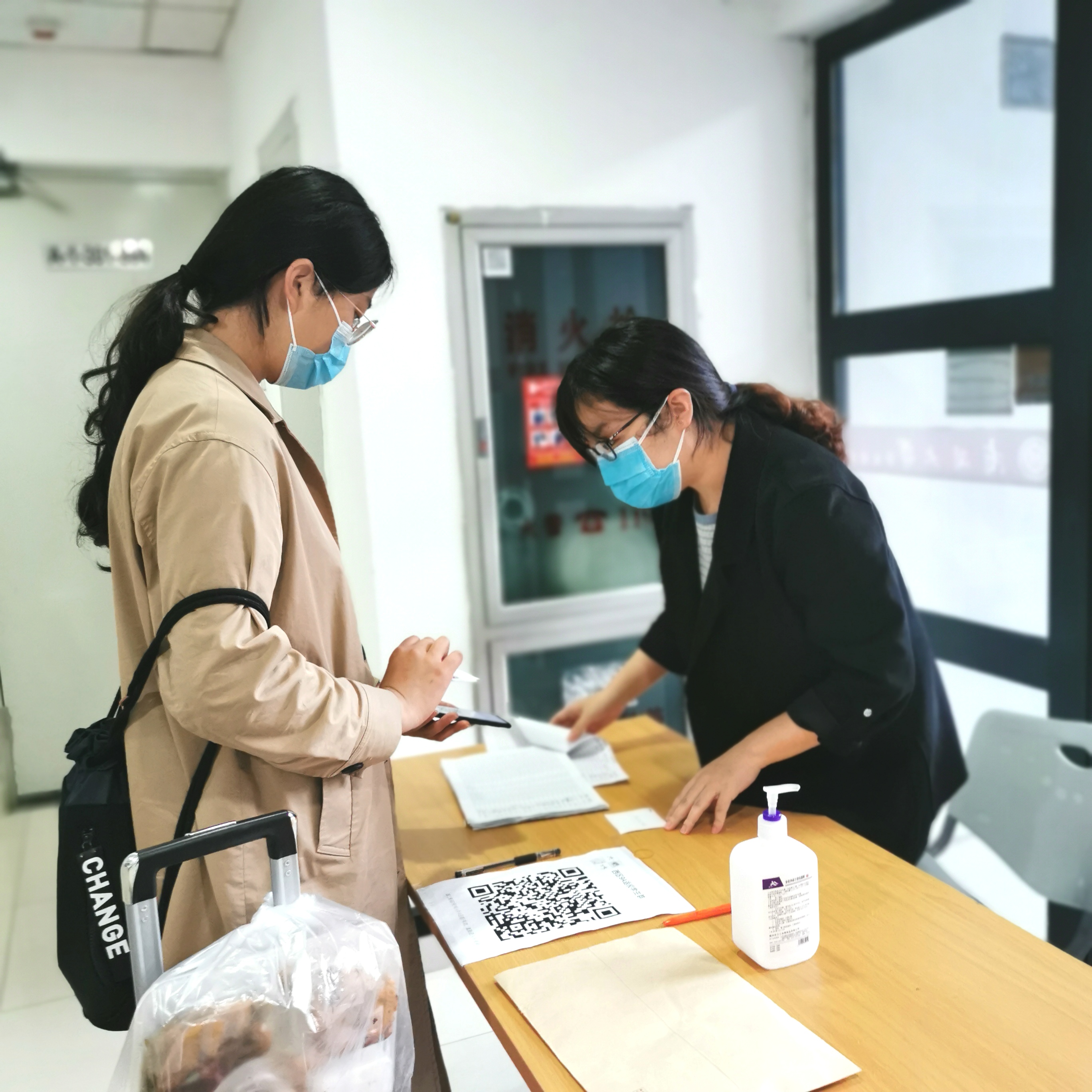 10.驻楼辅导员办理报到等事宜 .jpeg 10.驻楼辅导员办理报到等事宜 .jpeg