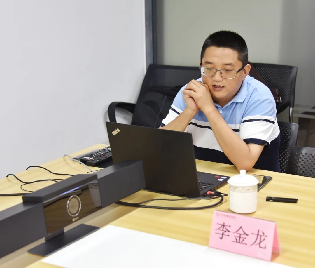 李金龙.jpg 李金龙.jpg