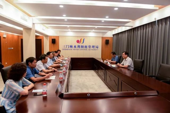 校长刘文锴在三门峡黄河明珠(集团)有限公司调研.jpg 校长刘文锴在三门峡黄河明珠(集团)有限公司调研.jpg