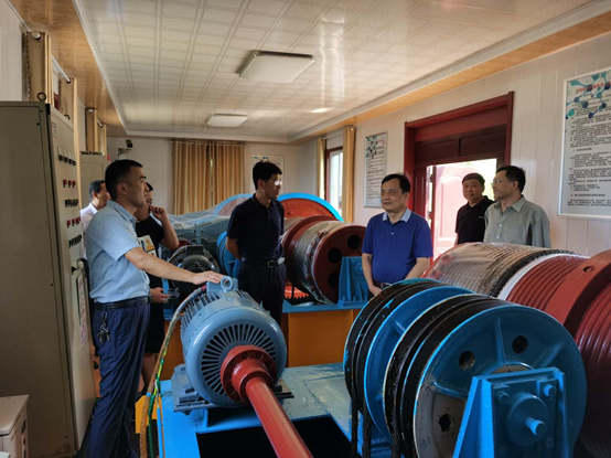 校长刘文锴在黄河山东段调研(一).jpg 校长刘文锴在黄河山东段调研(一).jpg