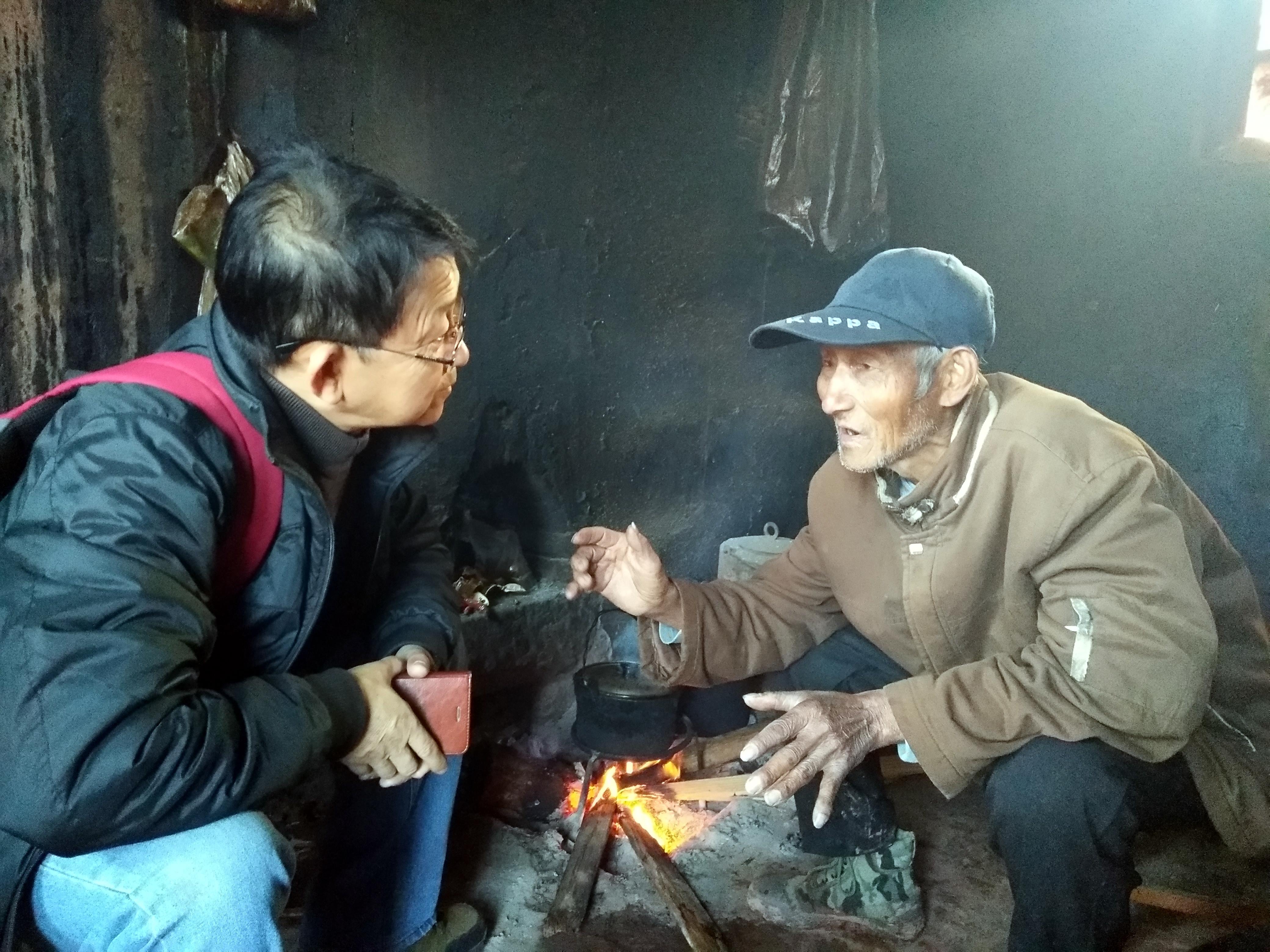 看望慰问困难群众.jpg 看望慰问困难群众.jpg