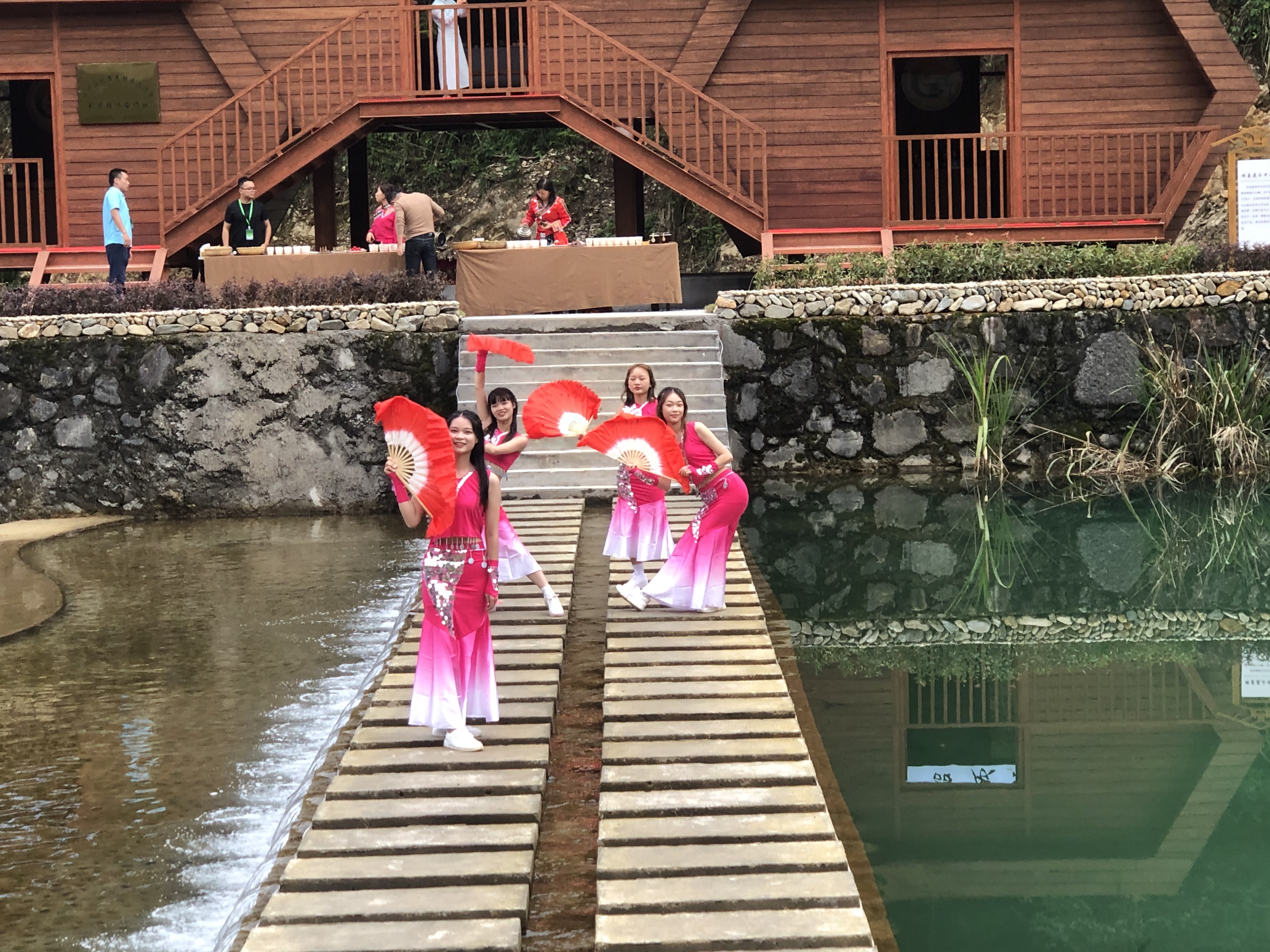 5欢迎您,远方的客人.jpg 5欢迎您,远方的客人.jpg