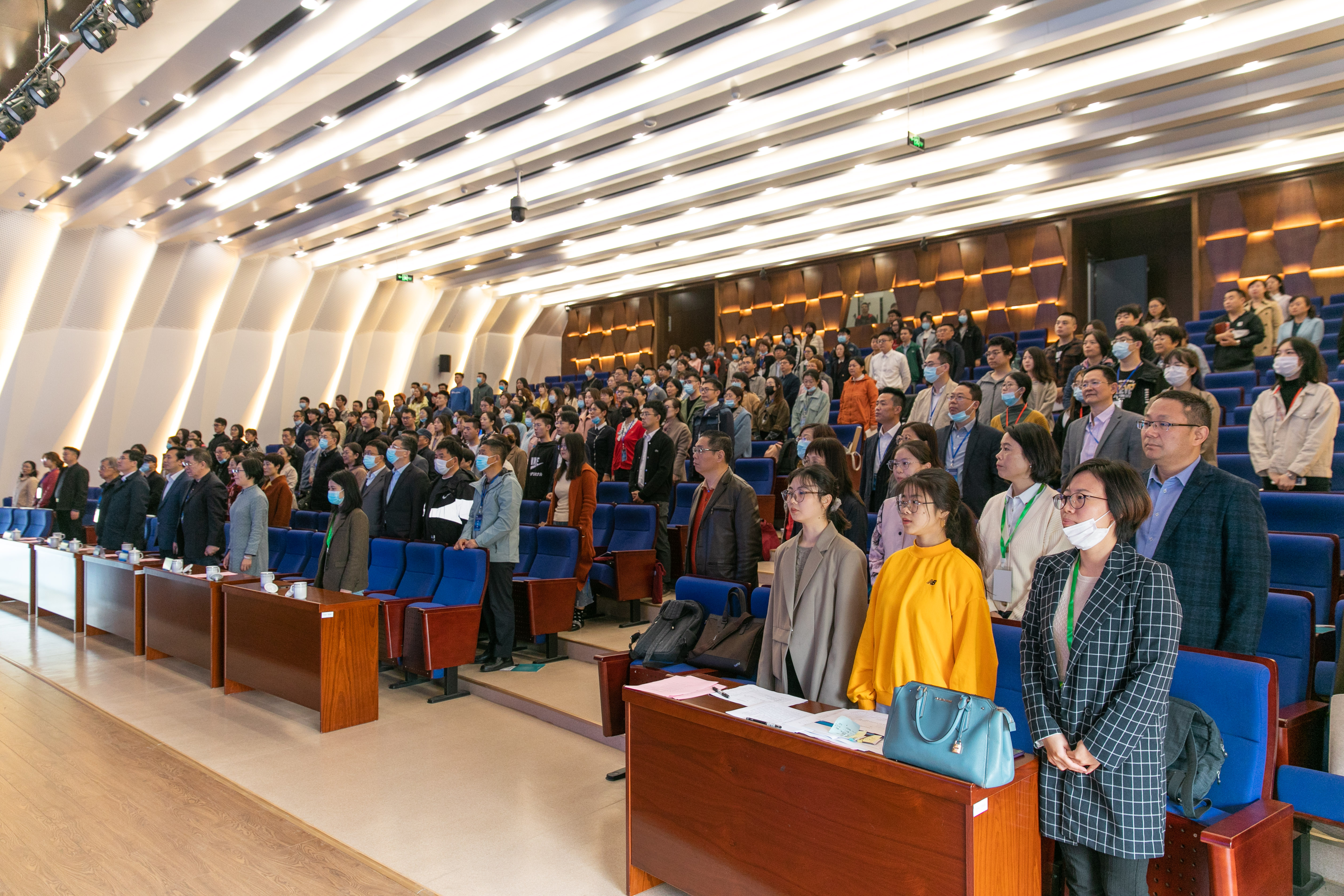 参会人员.jpg 参会人员.jpg