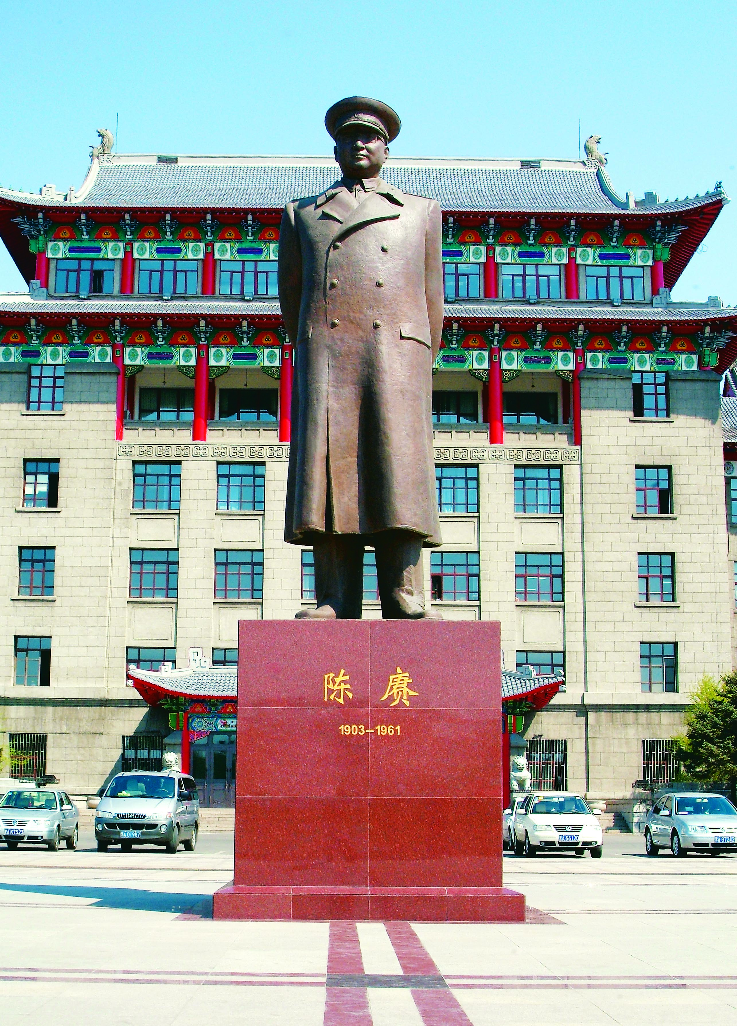 陈赓铜像.jpg 陈赓铜像.jpg