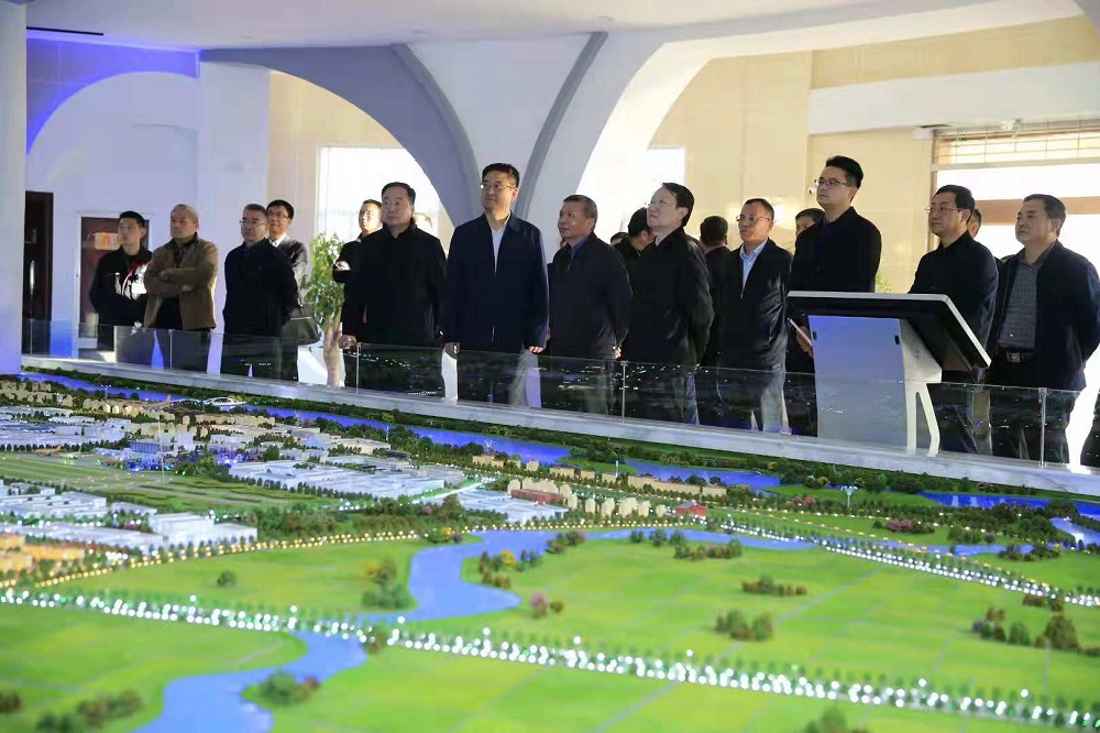 2018年10月27日,汉中市委书记王建军、城固县委书记陈心亮,县委副书记、县长胡新利陪同西工大党委书记张炜考察汉中航空智慧新城规划。.jpg 2018年10月27日,汉中市委书记王建军、城固县委书记陈心亮,县委副书记、县长胡新利陪同西工大党委书记张炜考察汉中航空智慧新城规划。.jpg