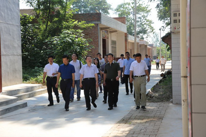 校领导赴渭南调研扶贫工作.jpg 校领导赴渭南调研扶贫工作.jpg