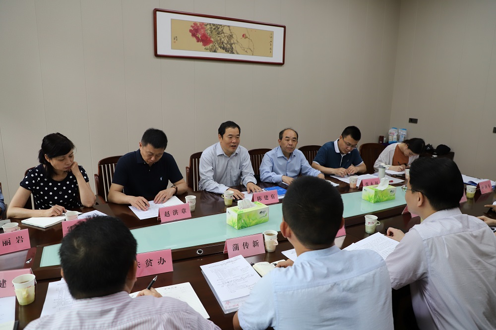 学校扶贫领导小组组织扶贫干部陈交流对工作经验.JPG 学校扶贫领导小组组织扶贫干部陈交流对工作经验.JPG