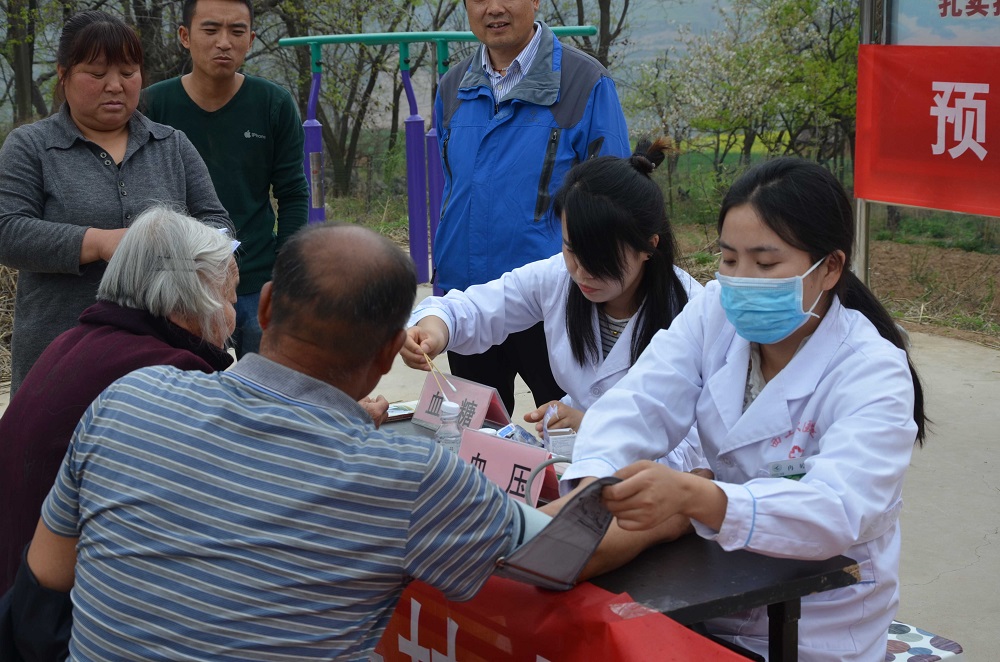 安庙村卫生院帮扶 (4).JPG 安庙村卫生院帮扶 (4).JPG