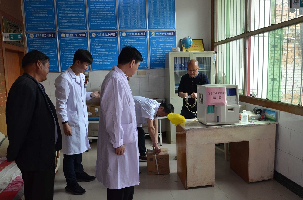 安庙村卫生院帮扶 (5).JPG 安庙村卫生院帮扶 (5).JPG