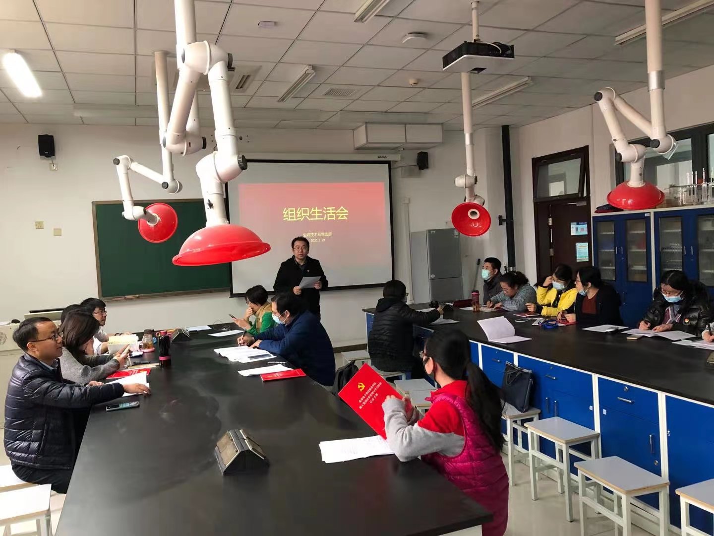 组织生活会2.jpg 组织生活会2.jpg