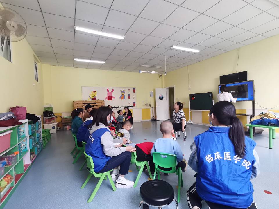 辅助上课.jpg 辅助上课.jpg