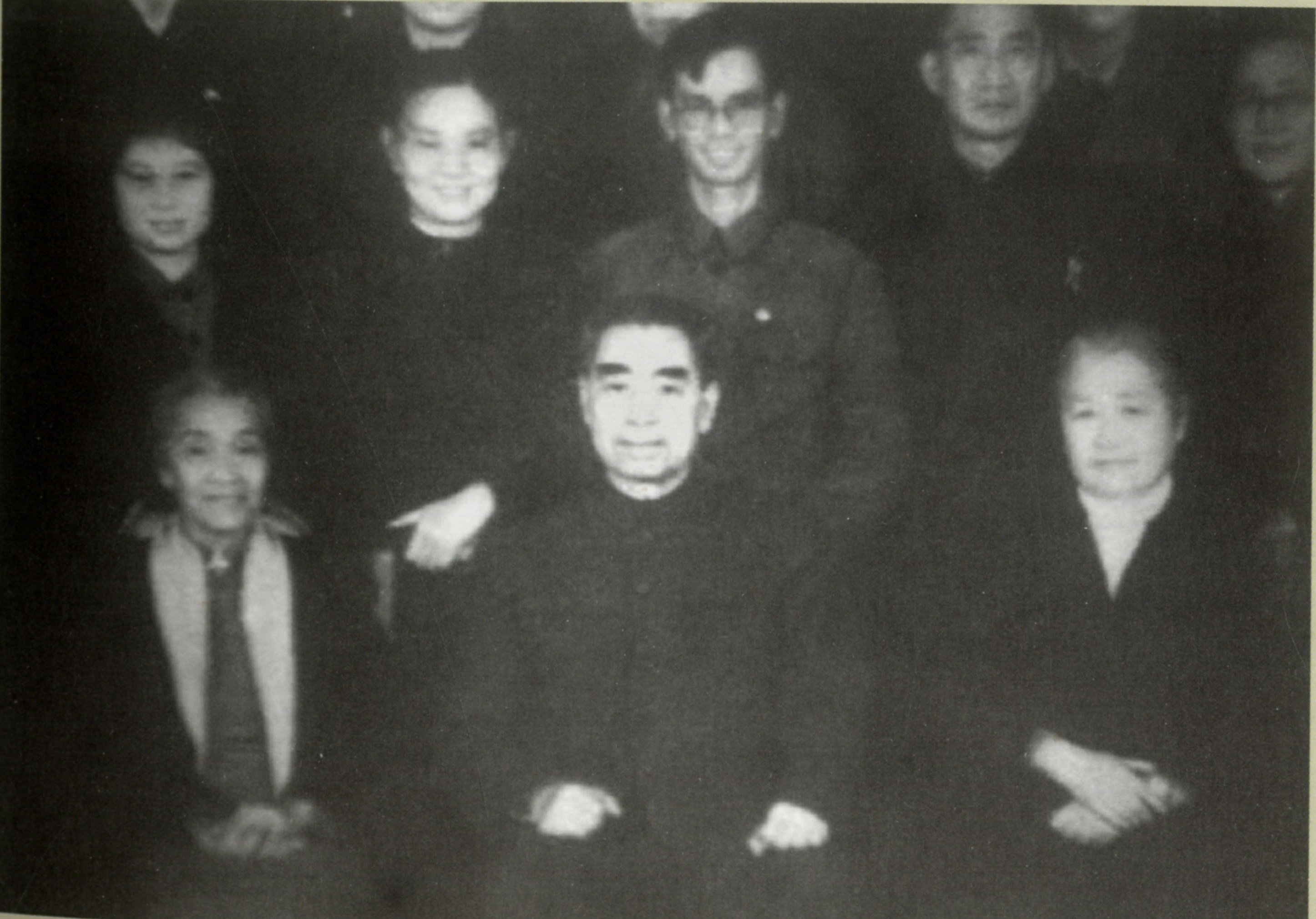 1965年11月,周恩来总理接见中华医学会第一届妇产科学术会议代表,右为王淑贞,左为林巧稚。.jpg 1965年11月,周恩来总理接见中华医学会第一届妇产科学术会议代表,右为王淑贞,左为林巧稚。.jpg
