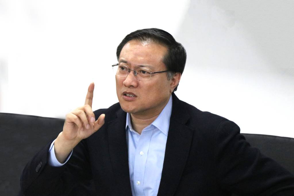 校党委副书记、副校长宋丹教授作荐读.jpg 校党委副书记、副校长宋丹教授作荐读.jpg