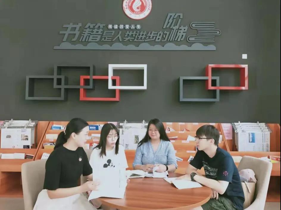 马克思主义新闻观原著阅读小组(团小组)开展主题活动.jpg 马克思主义新闻观原著阅读小组(团小组)开展主题活动.jpg