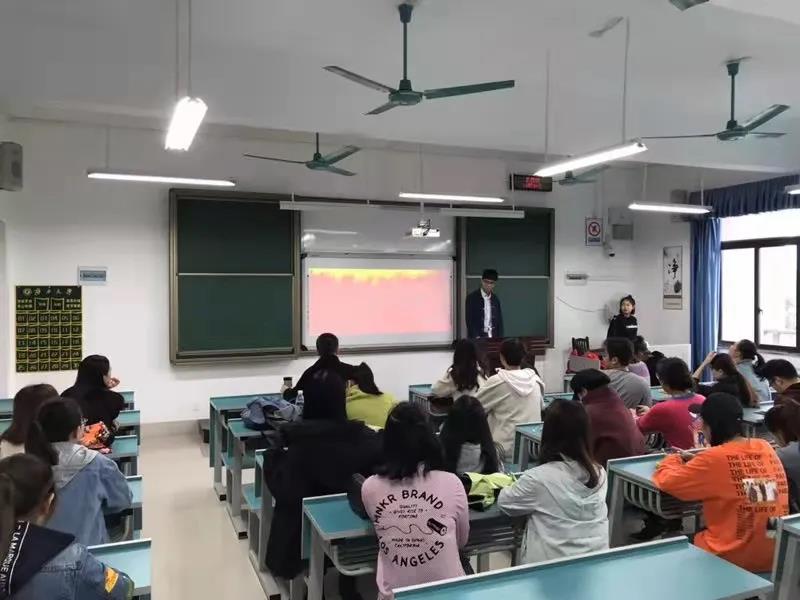 积极开展团员主题教育活动.jpg 积极开展团员主题教育活动.jpg