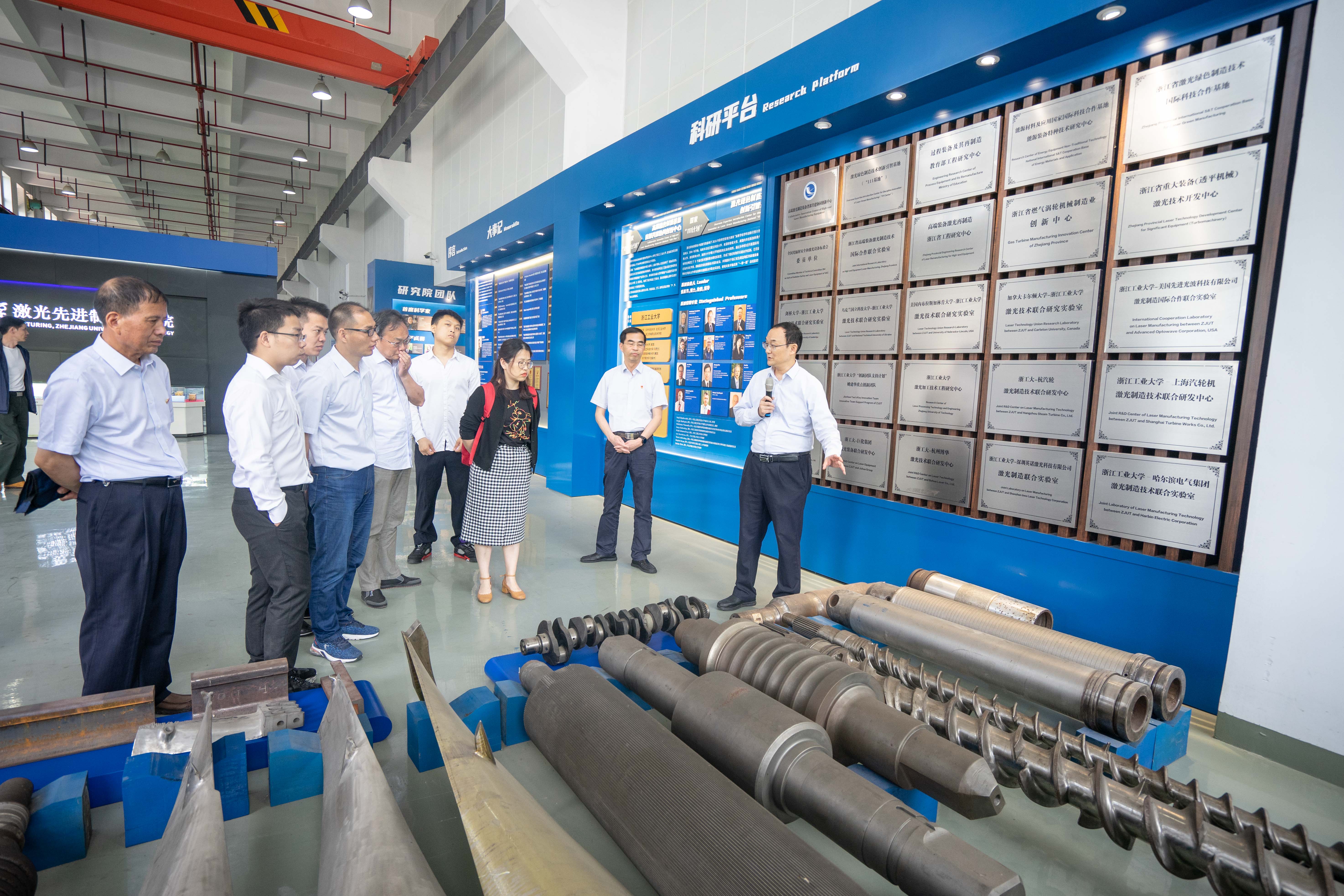 院长姚建华介绍激光先进制造研究院.jpg 院长姚建华介绍激光先进制造研究院.jpg