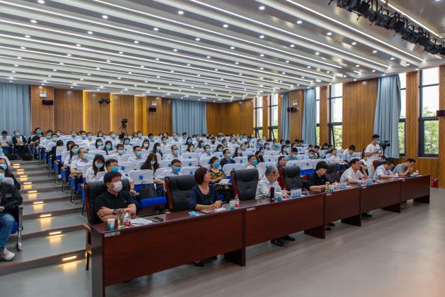 报告会现场(二).jpg 报告会现场(二).jpg