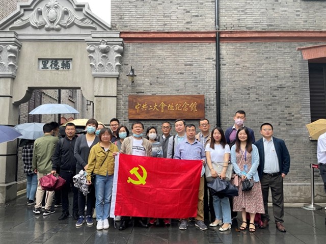 参观合影(一).jpg 参观合影(一).jpg