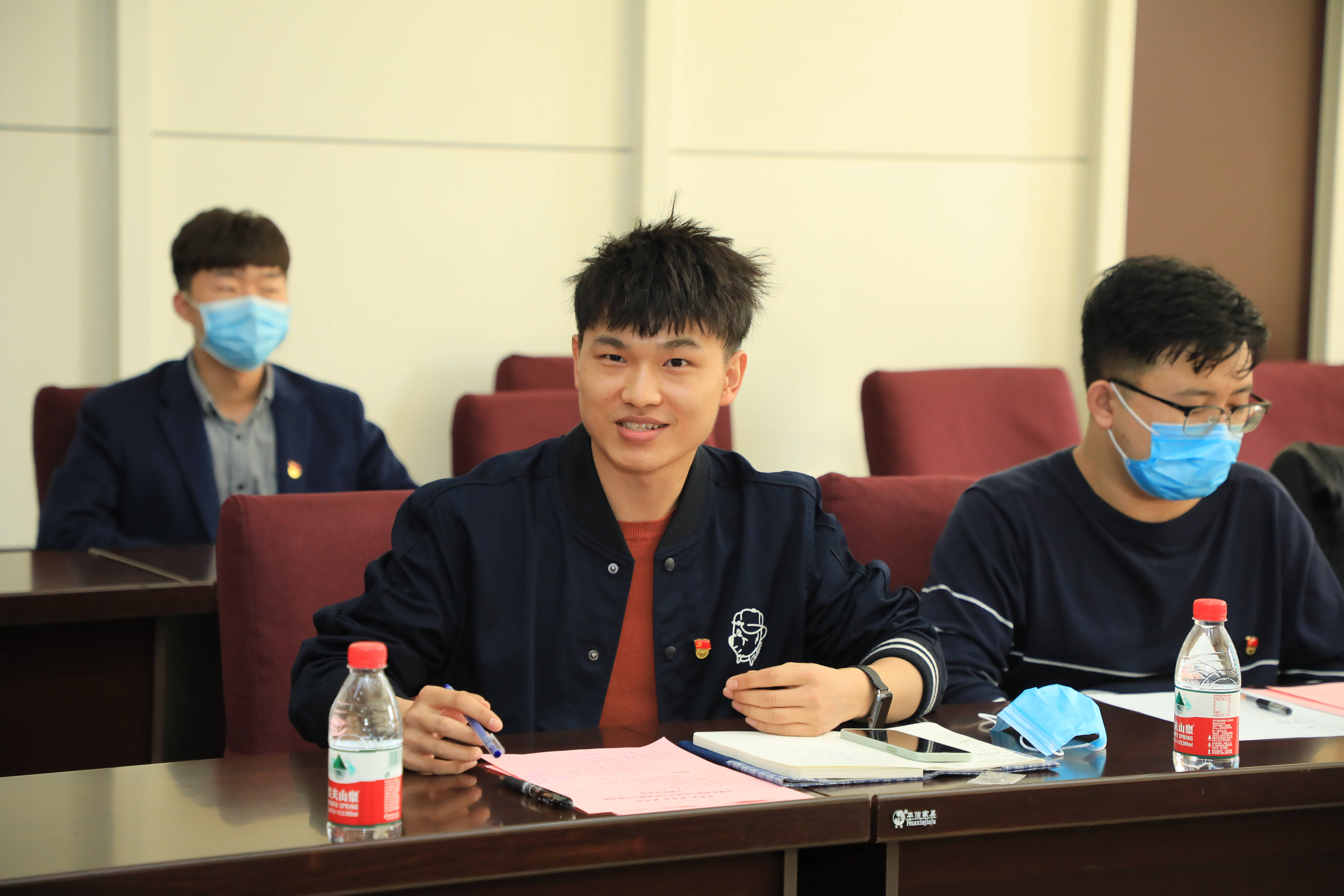 交流发言.jpg 交流发言.jpg