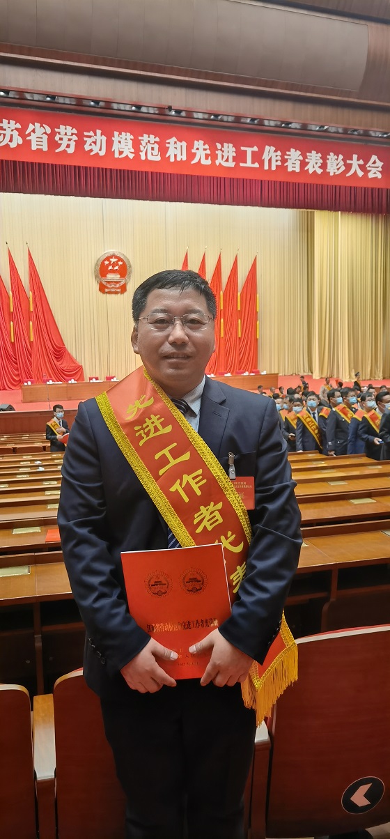 先进工作者1.jpg 先进工作者1.jpg