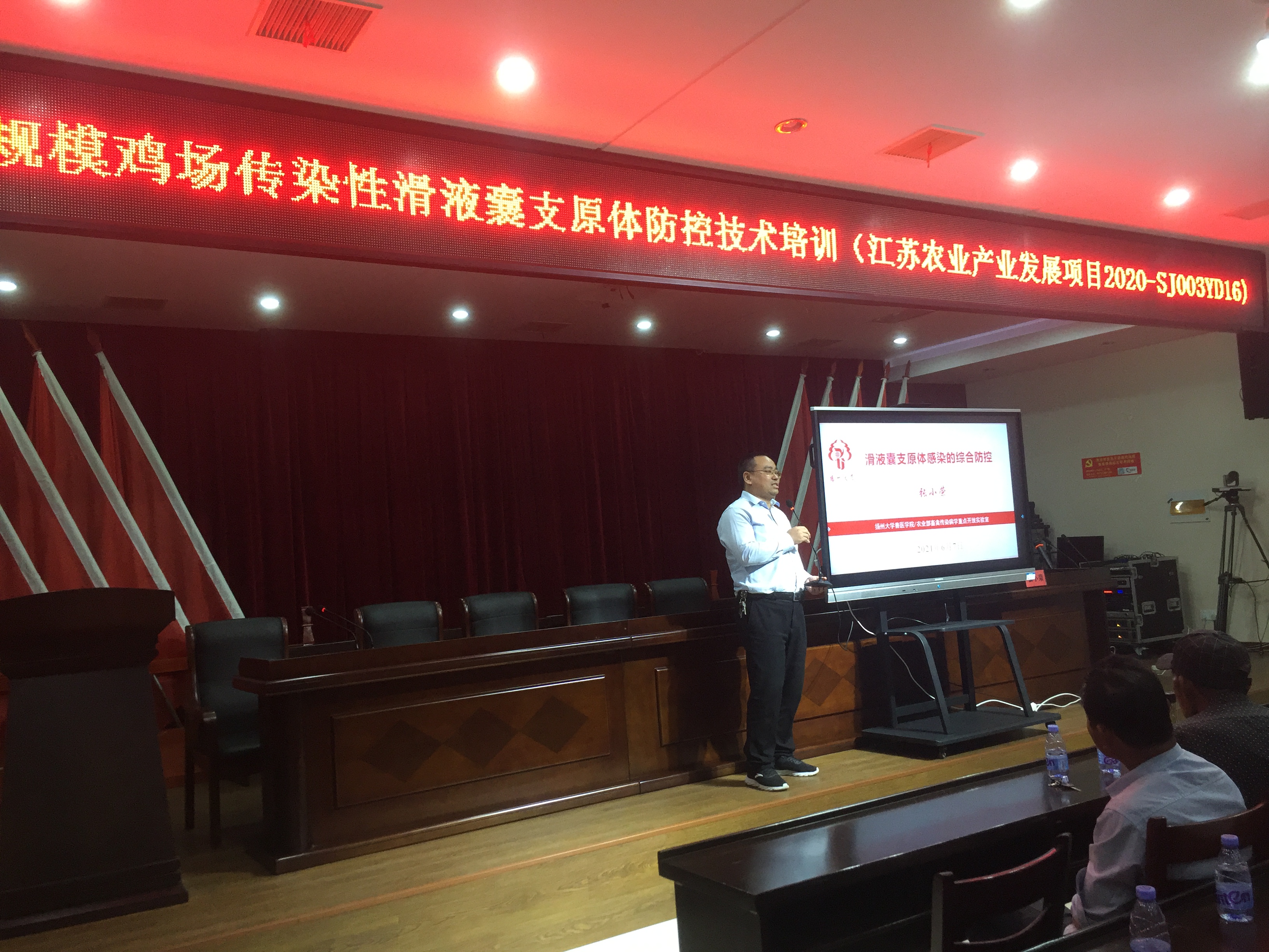 张小荣2-1.jpg 张小荣2-1.jpg