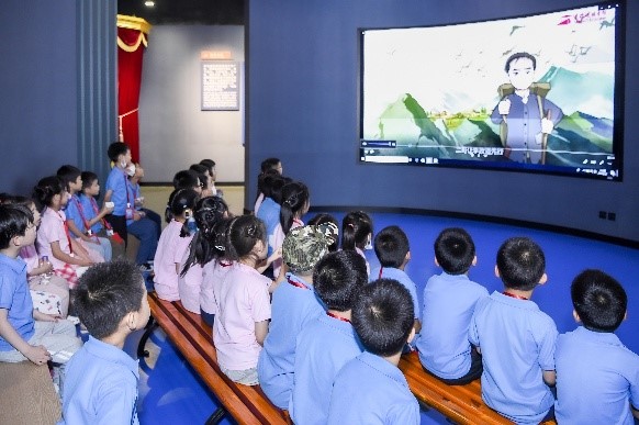 2021年“交小苗”暑期成长营打卡李政道图书馆3.jpg 2021年“交小苗”暑期成长营打卡李政道图书馆3.jpg