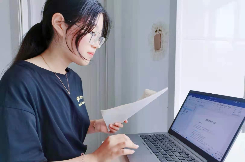 图4 韩滟荠辅导照片.jpg 图4 韩滟荠辅导照片.jpg