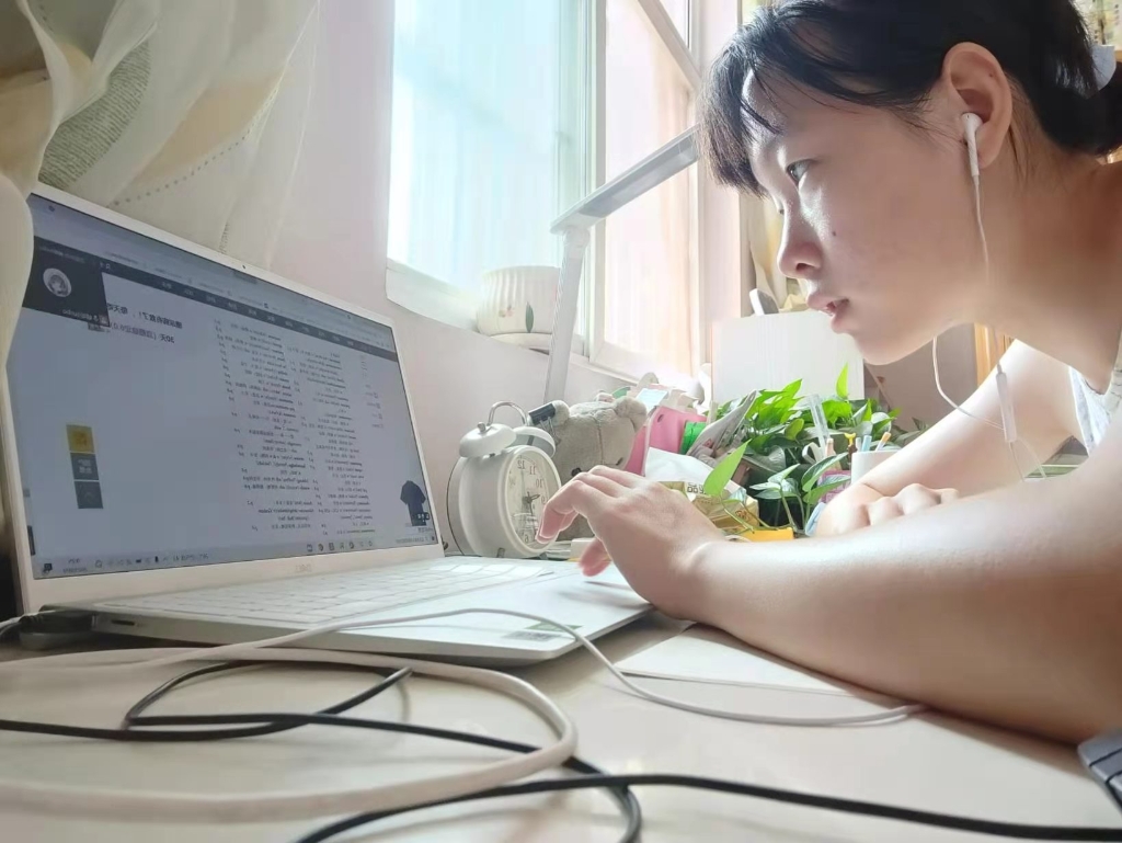 图7 来星萍辅导照片.jpg 图7 来星萍辅导照片.jpg